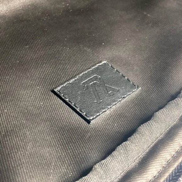 LOUIS VUITTON M21435 LV Snow Collection dopp kit Pouch Clutch bag Black/White - Picture 8 of 13